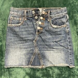 Old Navy girls denim skirt, size M (8)